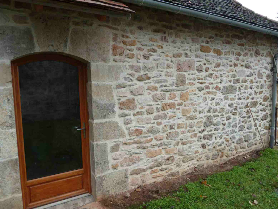 Joint à la chaux, façade en pierre Saint-Sauveur-la-Sagne