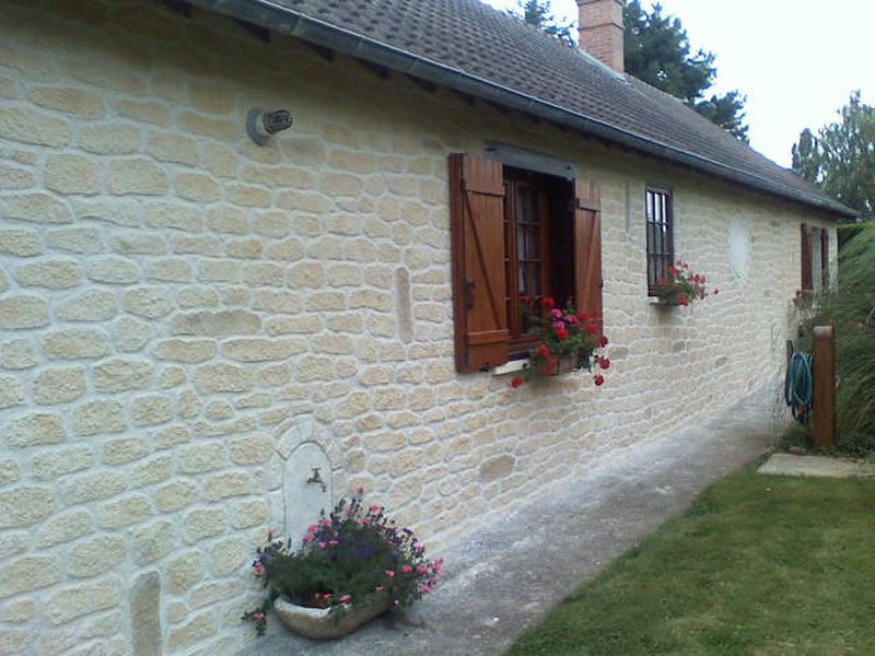 Joint à la chaux, façade en pierre à Issoire